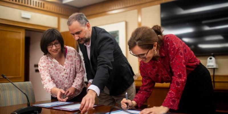 La ministra de Sanidad durante la firma del manifiesto 'Avanzar hacia municipios más habitables y saludables'