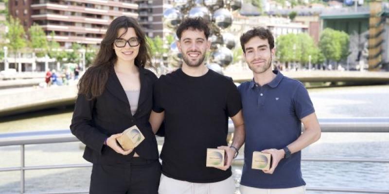 Equipo creador de la plataforma que elimina la basura digital