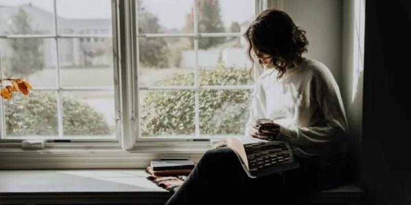 Mujer en una ventana 