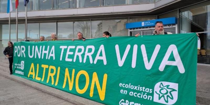 Un momento de la protesta ante la sede de la Xunta de Galicia en Vigo 