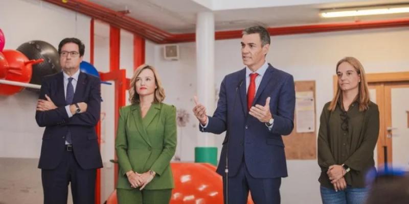 Pedro Sánchez durante su visita a la escuela infantil Casa de los Niños de Getafe