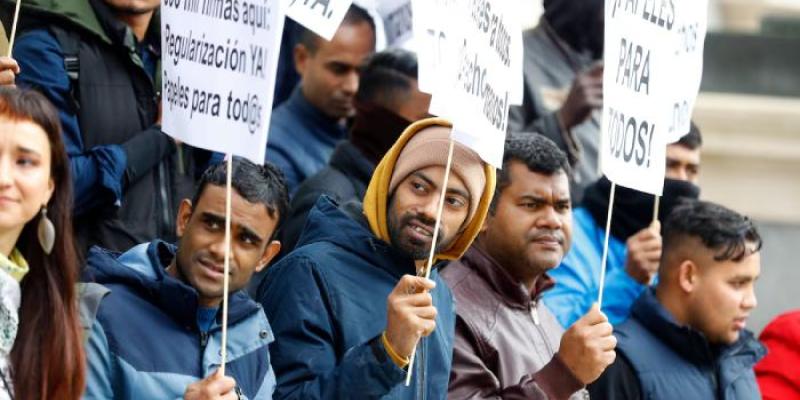 Miembros de asociaciones en defensa de los inmigrantes 