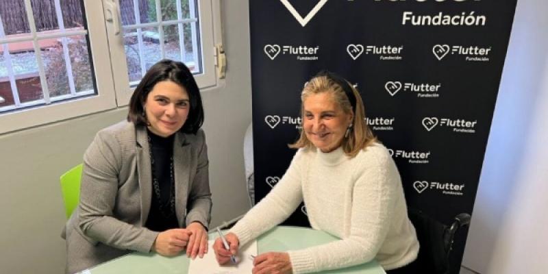 Representantes de la Fundación También y la Fundación Flutter
