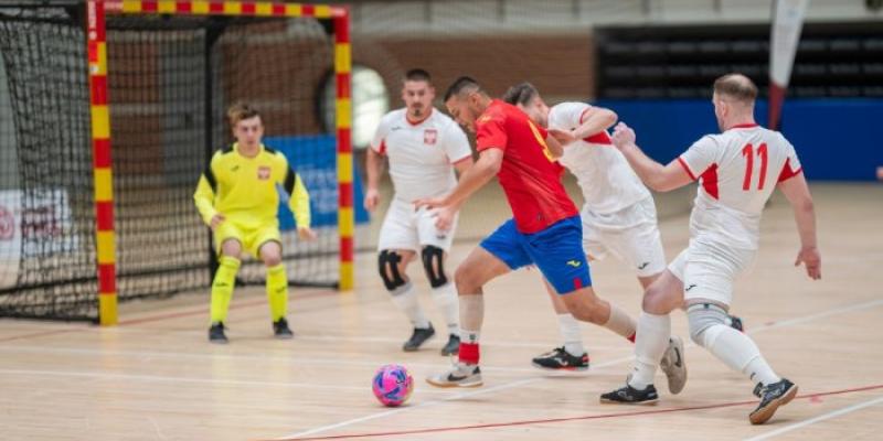 Un momento de un partido de fútbol sala en Torrevieja