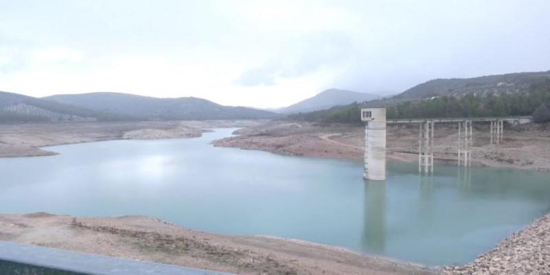 Imagen de un embalse afectado por la sequía.