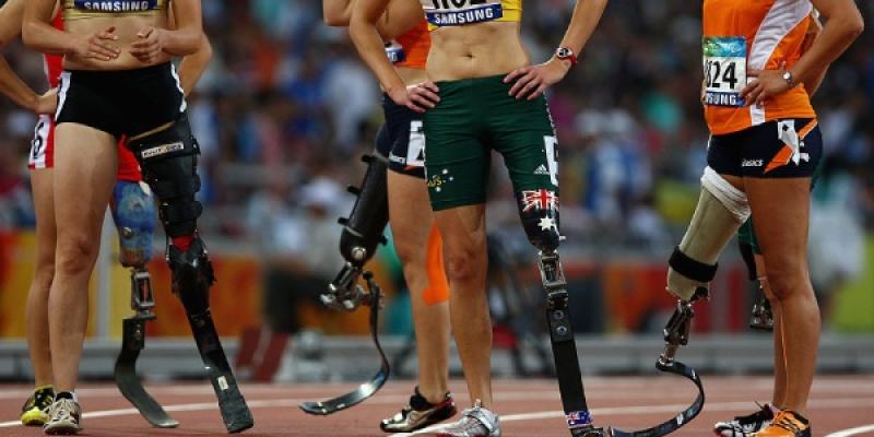 Atletas paralímpicos con prótesis