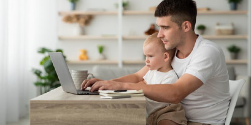 El permiso parental, sus beneficios y retrasos