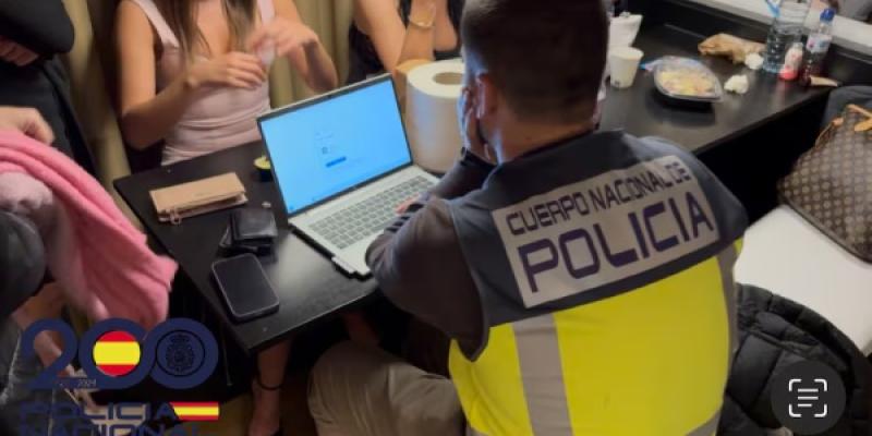 La Policía Nacional ha desarticulado una organización criminal dedicada a la trata de mujeres para su explotación sexual, en una operación en la que han sido arrestadas cinco persona, y se ha liberado a cuatro víctimas 