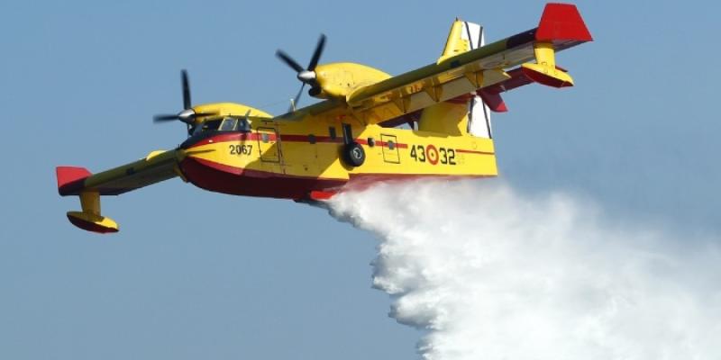 Medio aéreo en labores de extinción de un incendio forestal