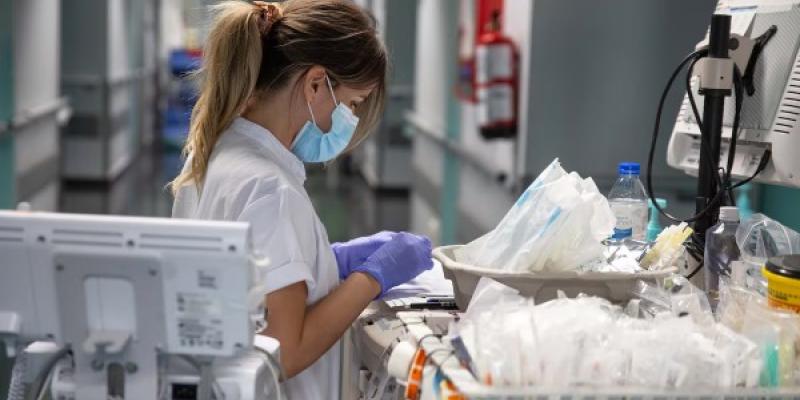 La falta de enfermeras en Madrid deja ver un verano duro en los hospitales