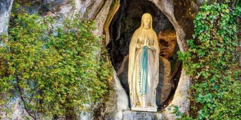 La Virgen de Lourdes 