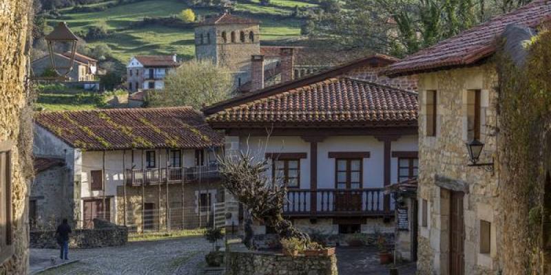 Con vivienda asequible el Gobierno combate el sinhogarismo y la España vacíada