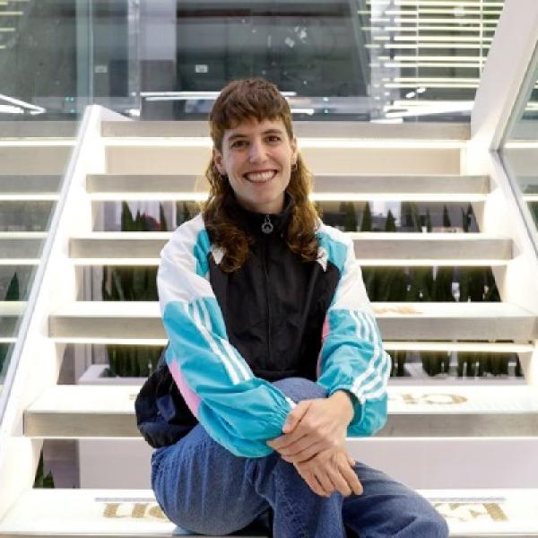 La atleta Marta Pérez, plusmarquista española de 1.500 metros, posa durante una entrevista con EFE en Madrid.