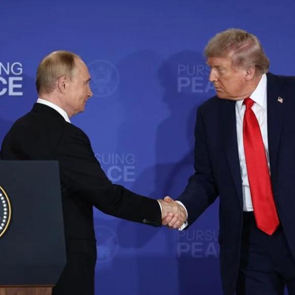 El presidente ruso, Vladimir Putin (i) y su homólogo americano, Donald Trump.