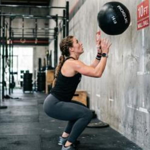 Wall ball, entrenamiento de fuerza y resistencia