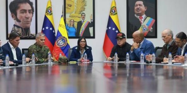 La vicepresidenta ejecutiva de Venezuela, Delcy Rodríguez, en una reunión con su gabinete