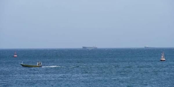 Barcos frente al estrecho de Ormuz