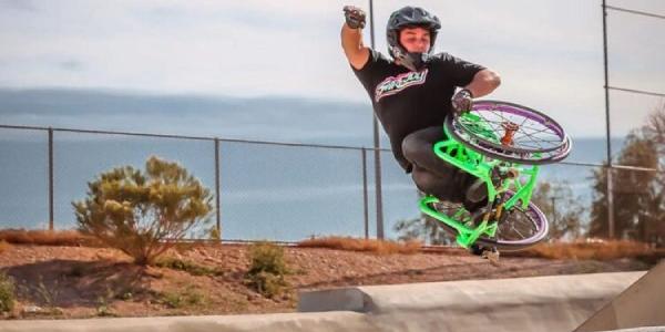 Aaron Wheelz, practicando deportes extremos