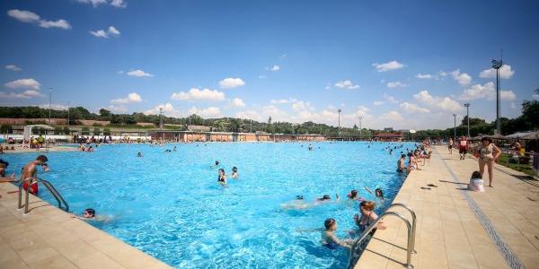 Las piscinas públicas y privadas y la sequía