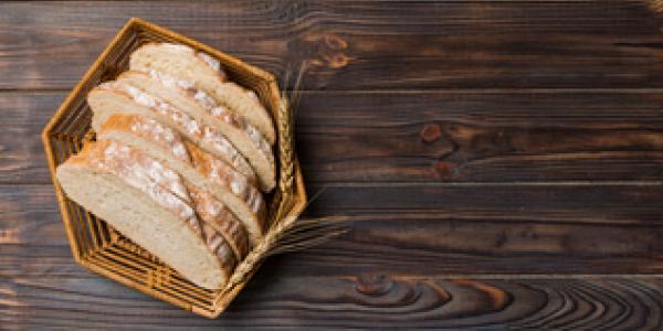 ¿Qué engorda más la miga o la corteza del pan?