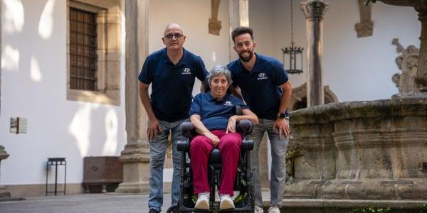 Madre e hijo por la esclerosis múltiple en el Camino de Santiago