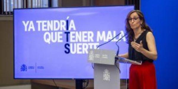 Ministra de Sanidad en la presentación de la campaña de prevención de ITS
