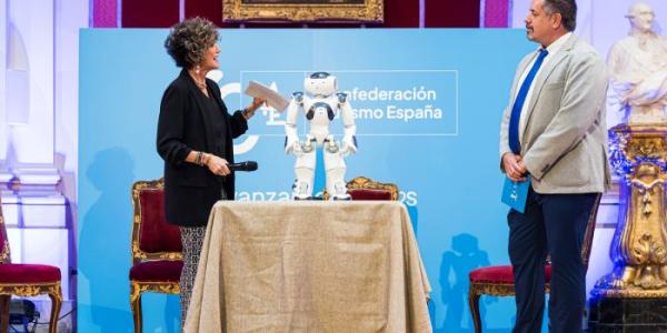 Participantes en el acto, durante la mesa redonda