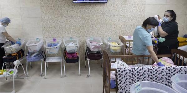 Bebés nacidos por gestación subrogada en Ucrania. / Anadolu Agency