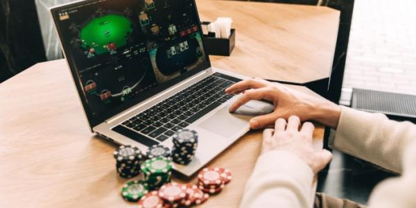 Mujer jugando a casinos online