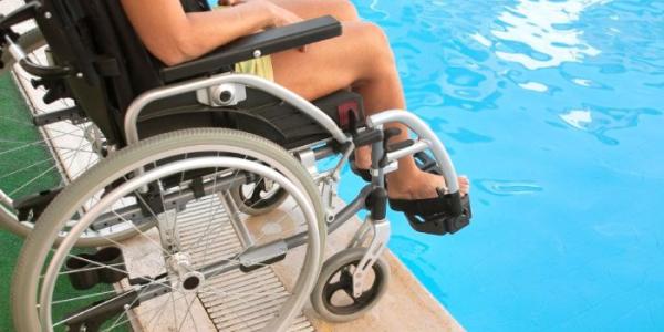 Piscina pública accesible.