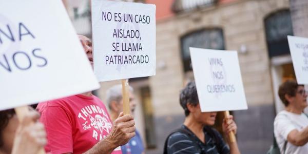 Manifestación en contra de los crímenes machistas