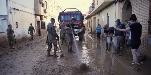 La UME realiza labores de limpieza en la provincia de Valencia | Foto de la UME 