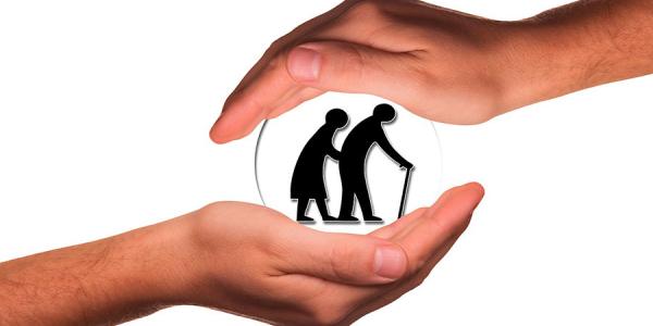 Dos manos sosteniendo a personas con discapacidad