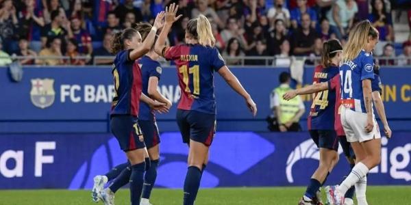 Derby futbol femenino entre Barcelona - Espanyol en el estadio Johan Cruyff 