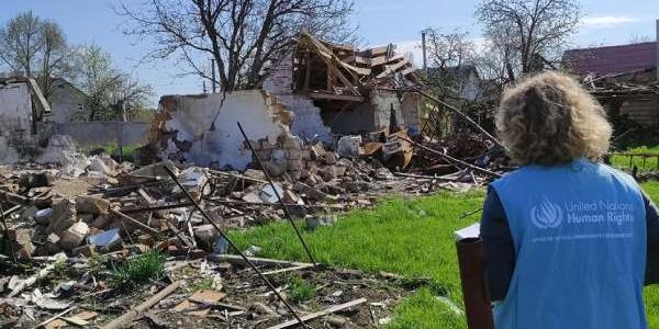 Desde que comenzara la guerra en Ucrania, la Misión de Vigilancia de los Derechos Humanos de las Naciones Unidas en Ucrania (HRMMU) ha documentado graves violaciones del derecho humanitario internacional y de las normas internacionales de derechos humanos. 