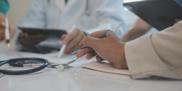 Médicos en una reunión 