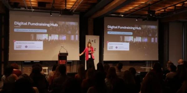 Glòria Oliver, presidenta de la AEFr durante el Digital Fundraising Hub 2025
