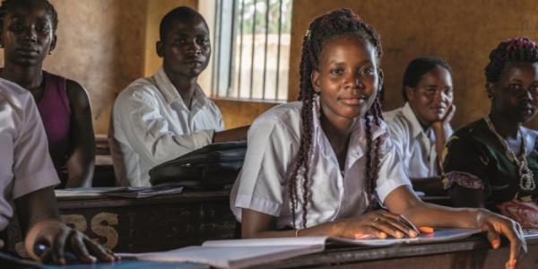 Unas estudiantes, en la escuela