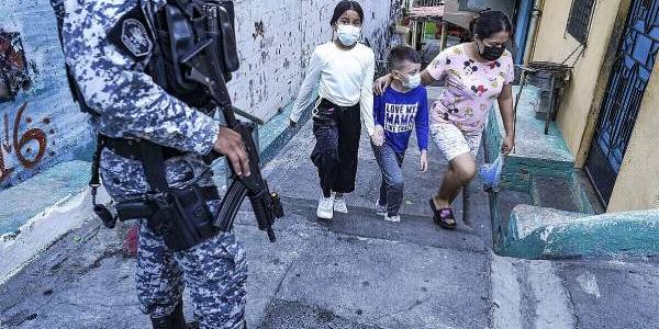 Los derechos humanos en El Salvador derrumbados