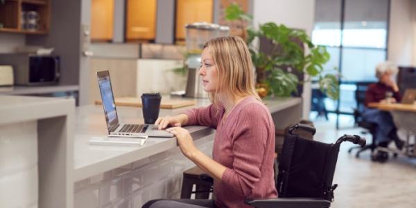 personas con discapacidad trabajando