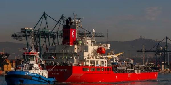 Buque Sichem Defender en el puerto de Barcelona para hacer frente a la sequía