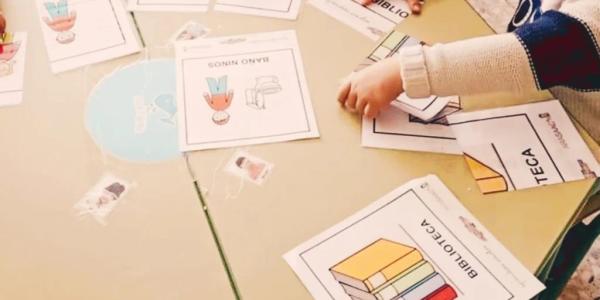 Niños en las escuelas visuales