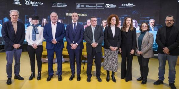 Los expertos que han participado en el acto de Por Talento Digital, antes de comenzar 