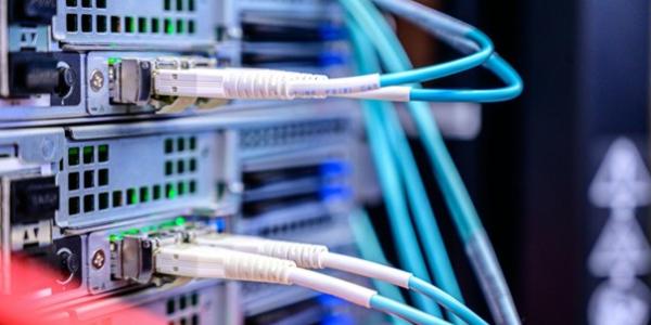 Fibra óptica e infraestructura