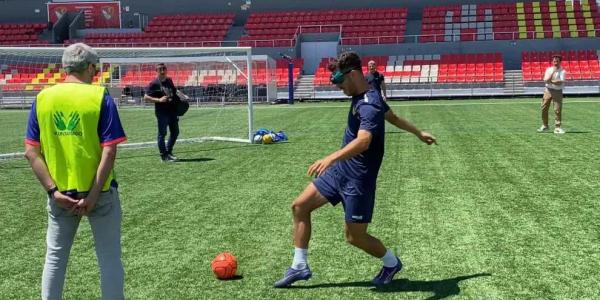 Terrassa FC experimenta el fútbol con antifaces