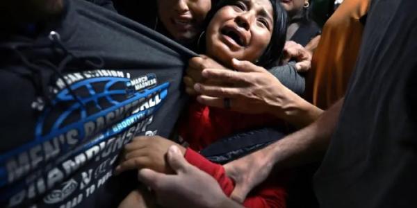 Una madre y unos niños desesperados tras la detención del padre de familia