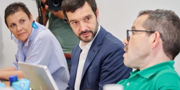 El ministro Pablo Bustinduy, este martes durante su visita al Ceacog 