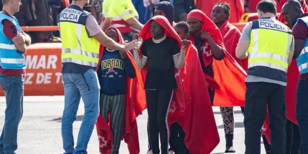 Menores migrantes llegando a puertos españoles
