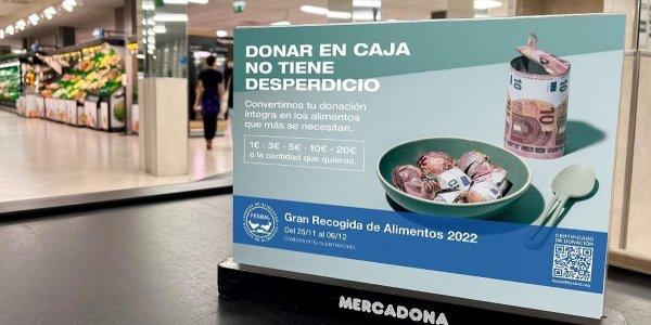 Donación en caja en la Gran Recogida de Alimentos en Mercadona