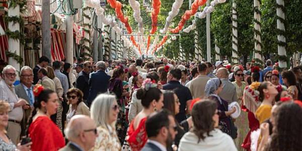 Calles de la Feria de Abril de Sevilla repletas de público